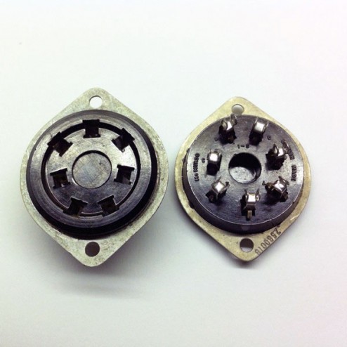 7 Pin B7 Black Plastic Socket