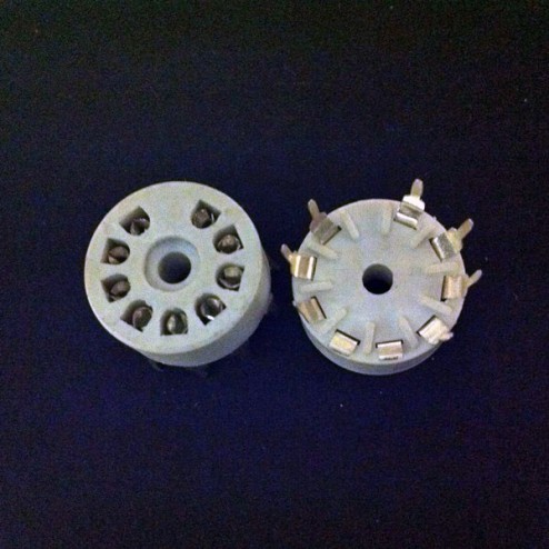 9 Pin B9A Plastic PCB mount socket