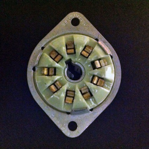 9 Pin B9G Loctal Fixed Chassis Ceramic socket British